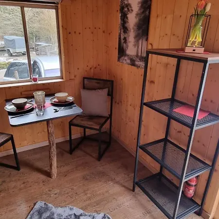 Gemuedlicher Bauwagen Rueckzugsort In Der